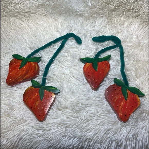 HAND CRAFTED Painted Set of double hanging wood strawberries NWOT Sealed - Picture 1 of 13